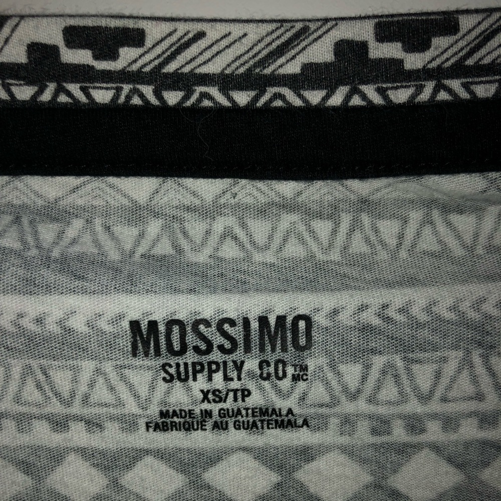 Aztec print v-neck - Picture 2 of 3
